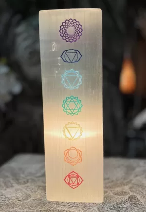 lampara selenita 7 chakras