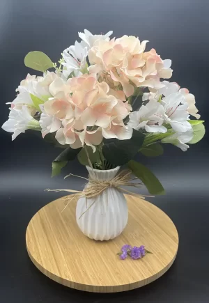 Jarrón con flores pastel