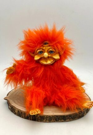 Duende Pelusa Mandarina de 37 cm, peludo y naranja, con tercer ojo, sentado